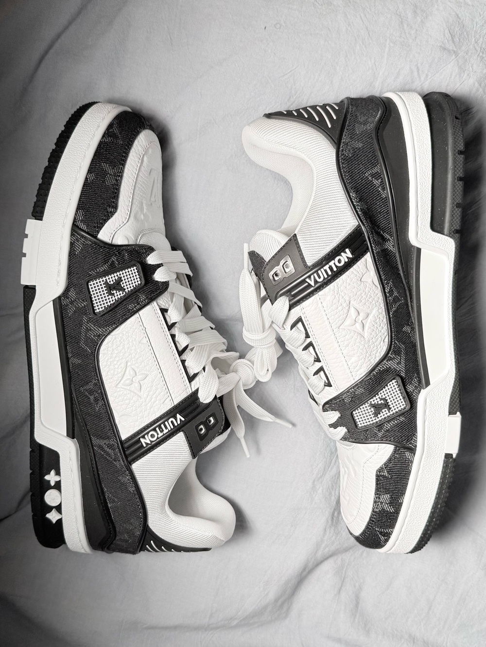 Louis Vuitton LV Trainer Sneaker
Black/White (SKU: 1A9JG9)